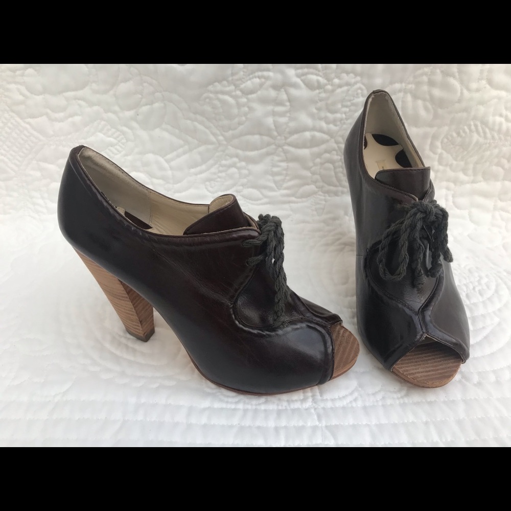 Max Studio peep toe booties sz6.5